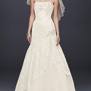 Never worn David’s Bridal wedding dress